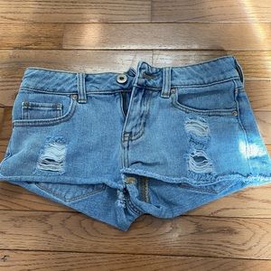 Bullhead low-rise jean shorts